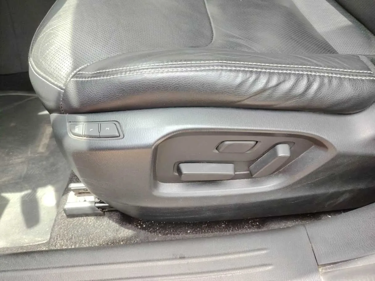 Car image 40