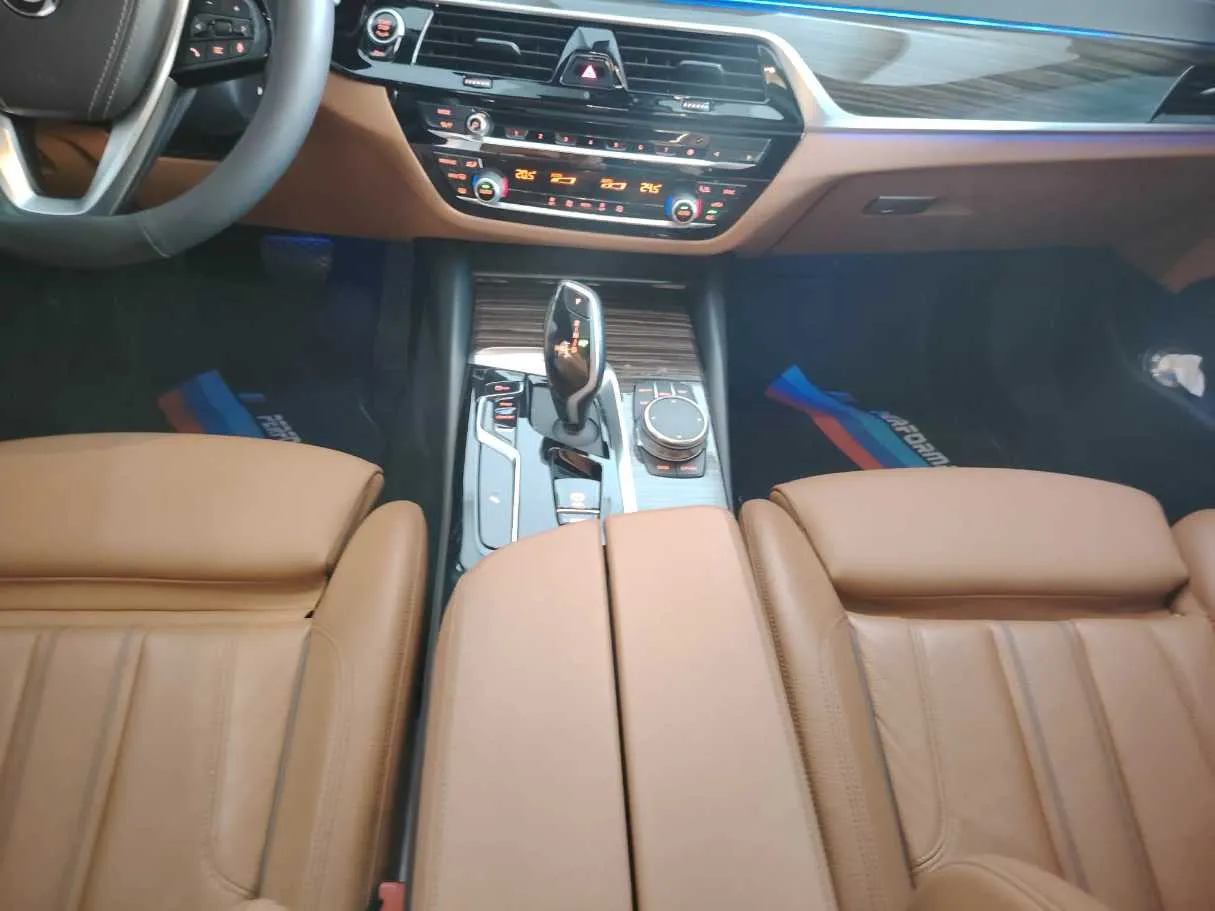 Car image 26