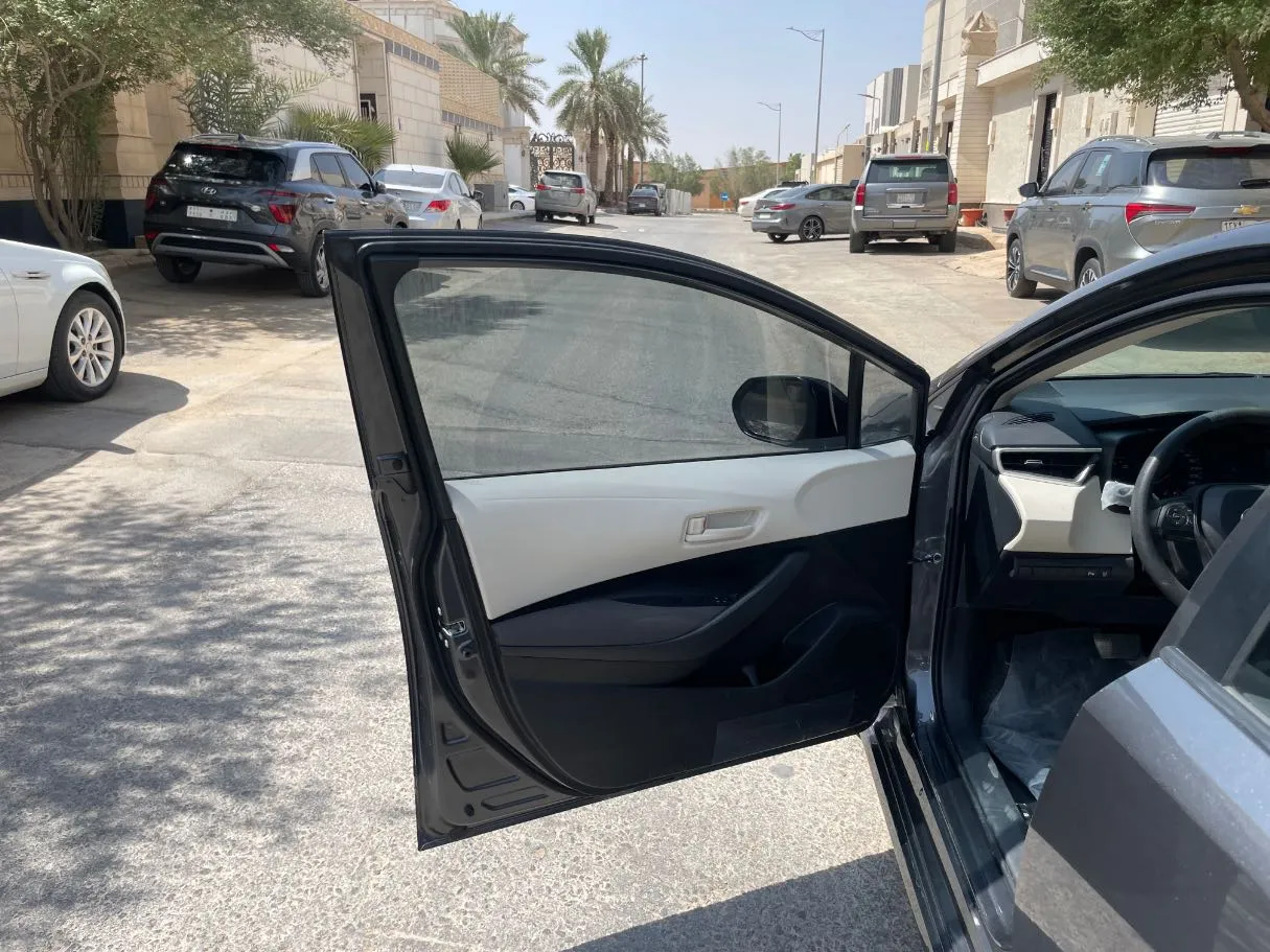 Car image 10