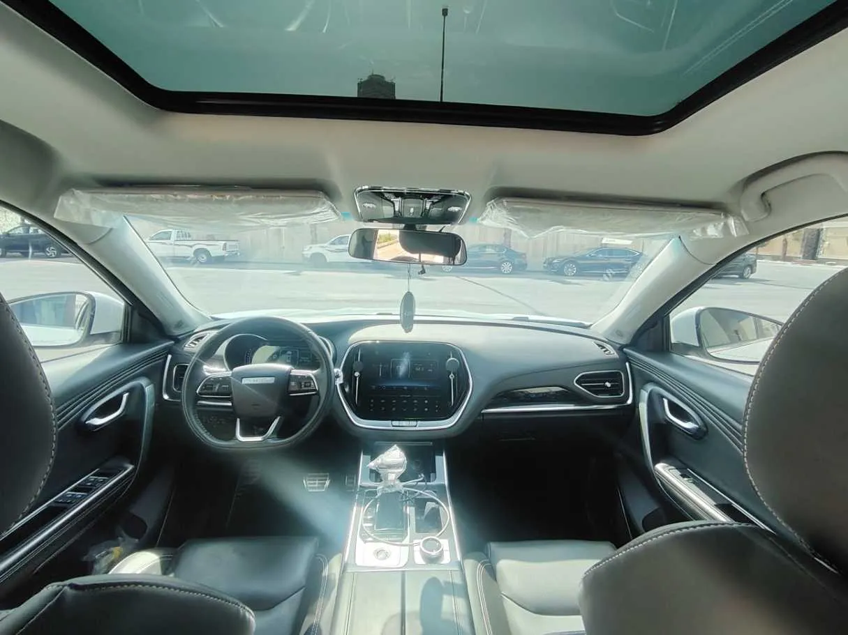 Car image 18