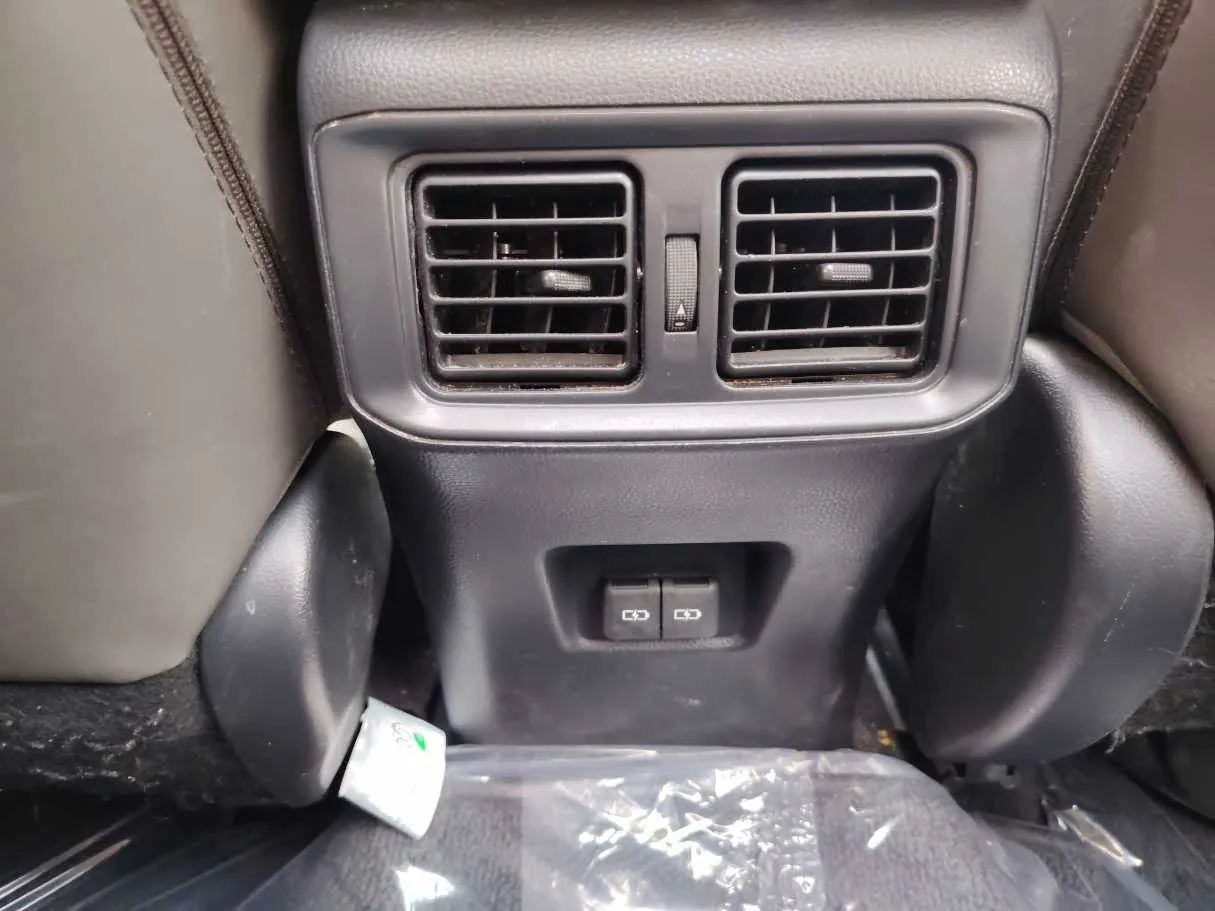 Car image 28