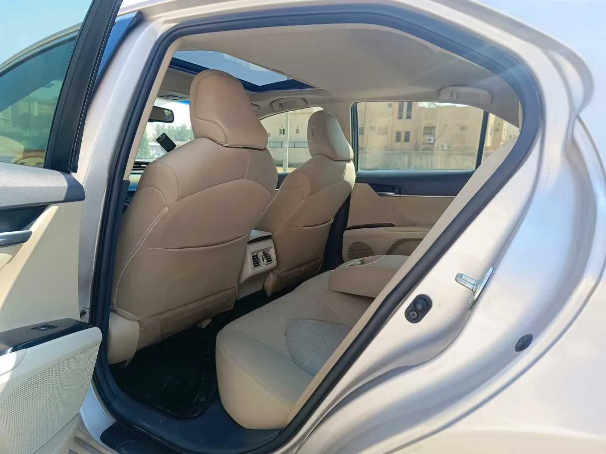 Car image 18