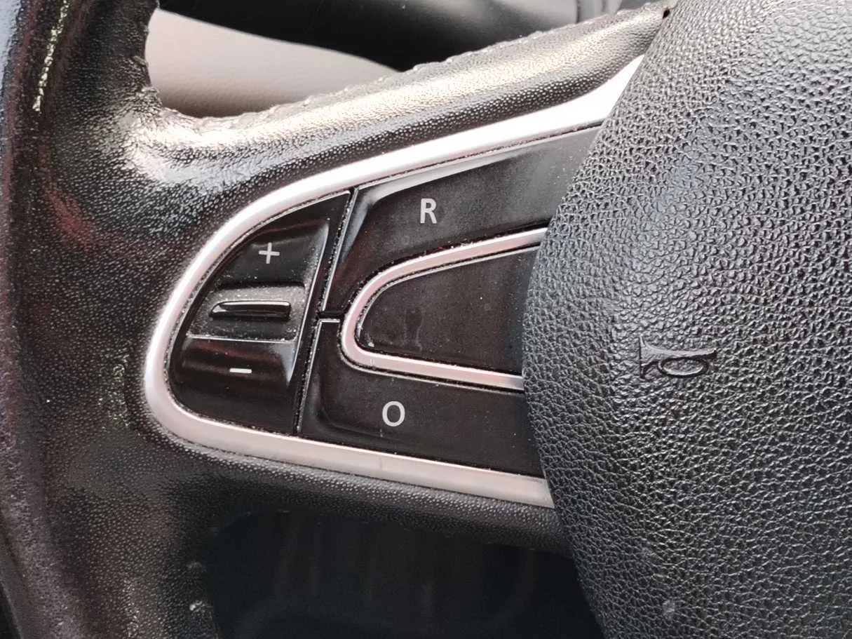 Car image 25
