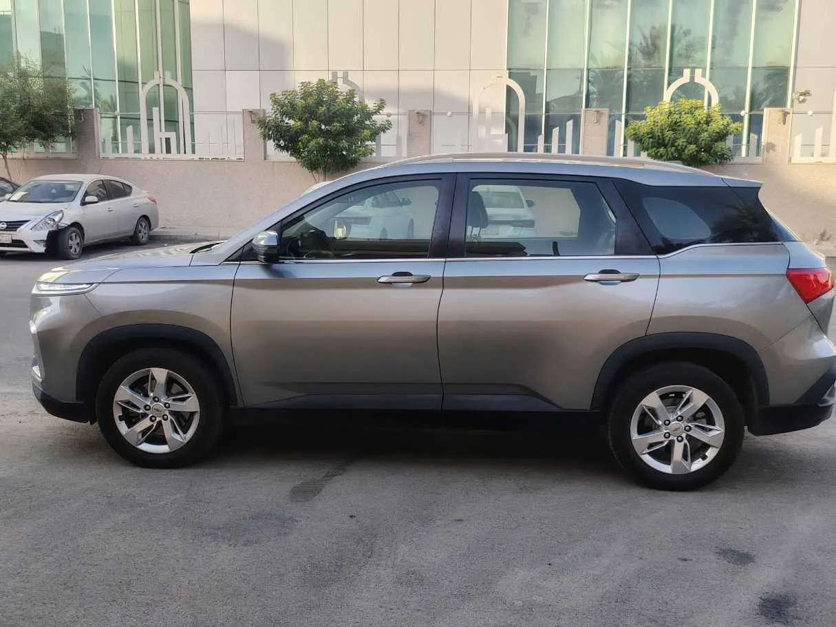 Car image 8