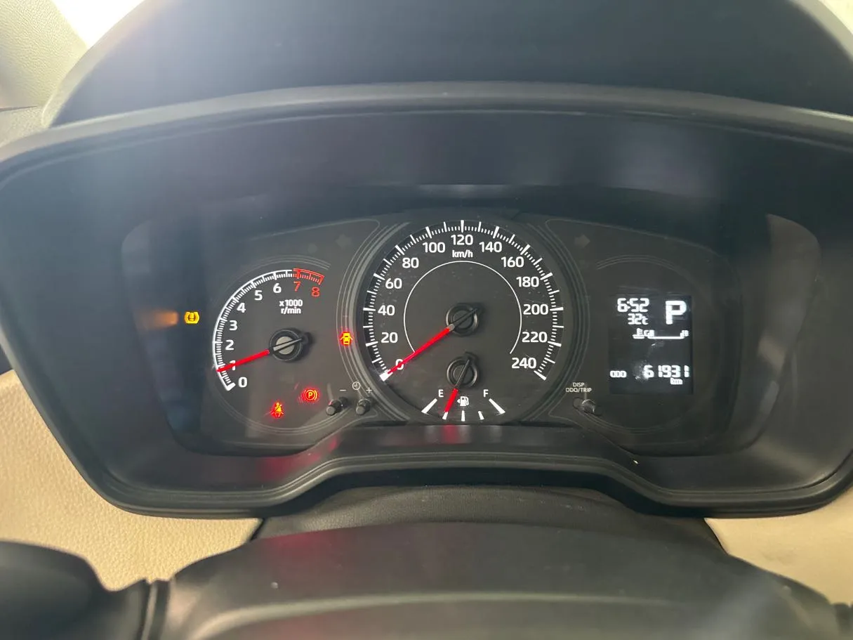 Car image 10