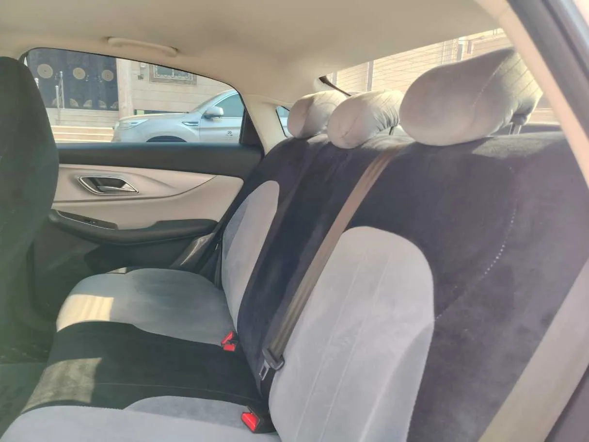 Car image 16