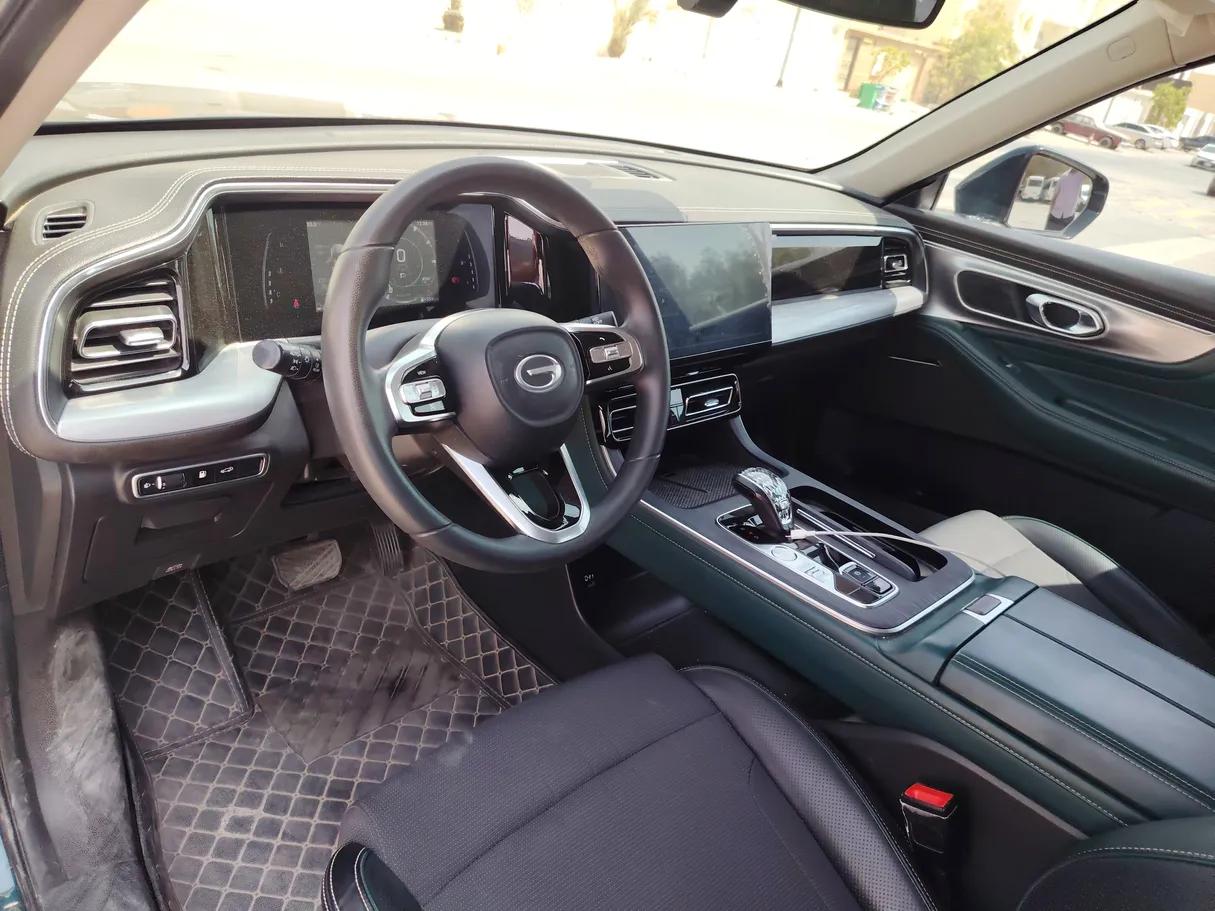 Car image 12