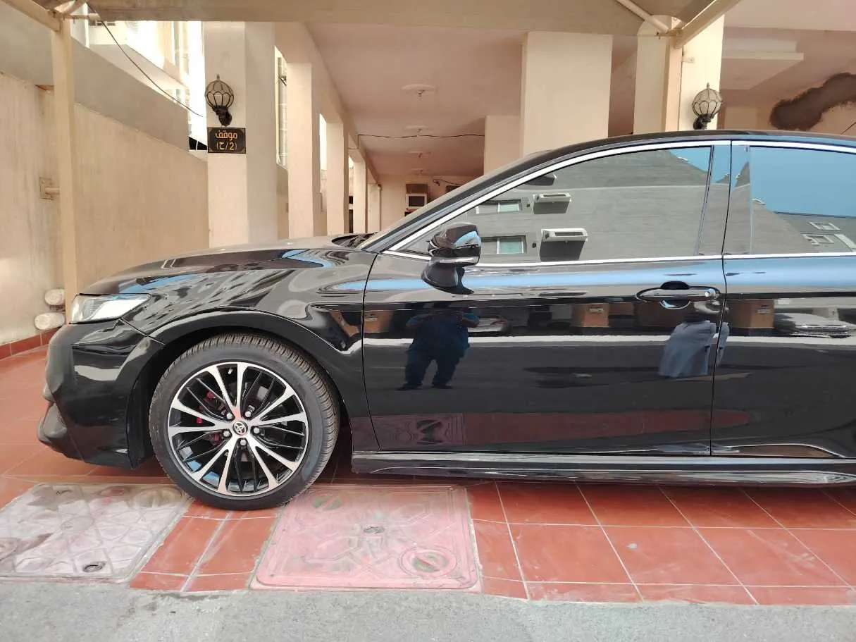 Car image 9