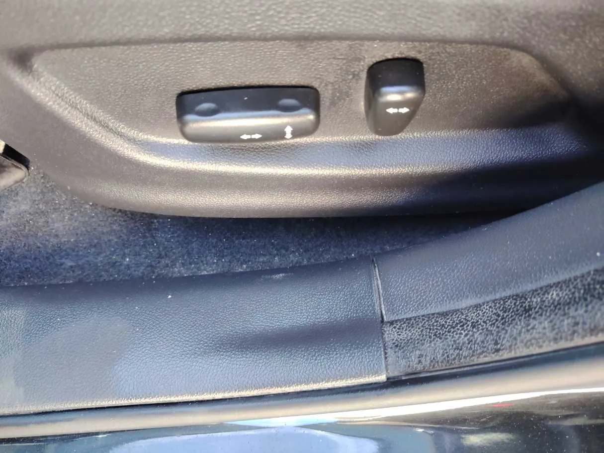 Car image 25