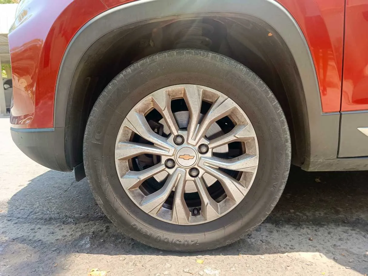 Car image 10