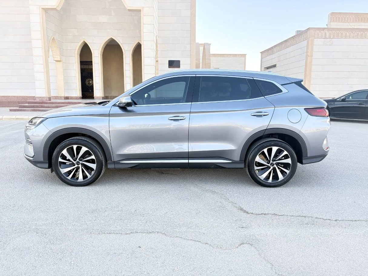 Car image 8