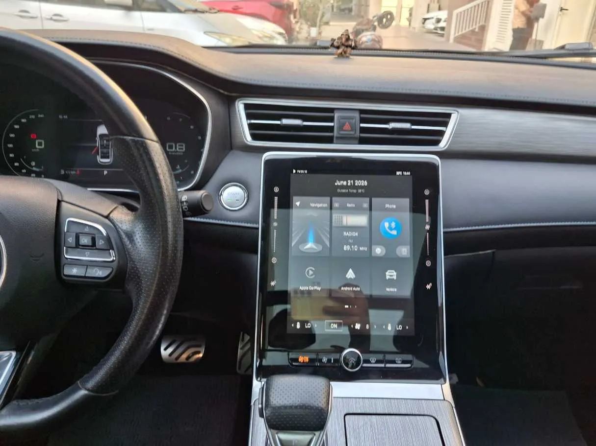 Car image 16