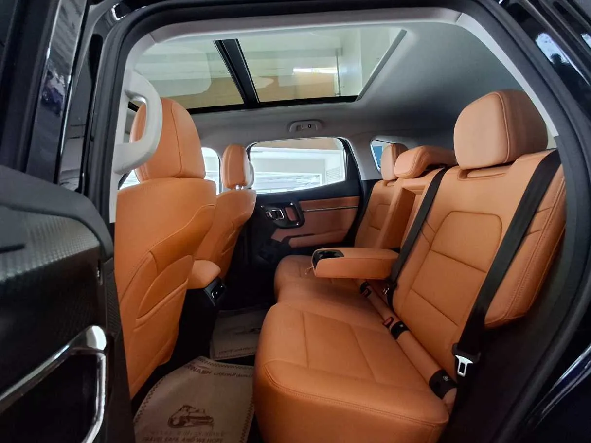 Car image 13