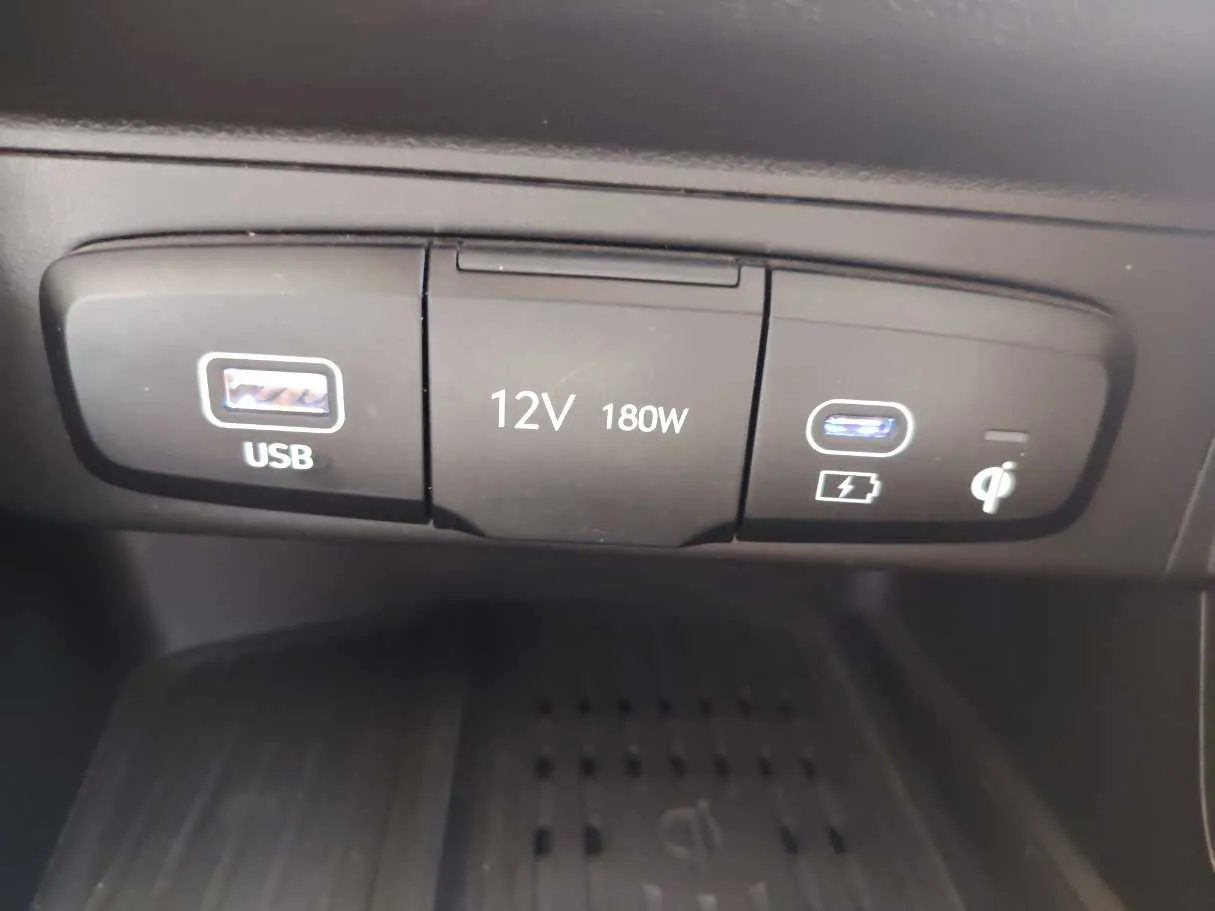 Car image 26