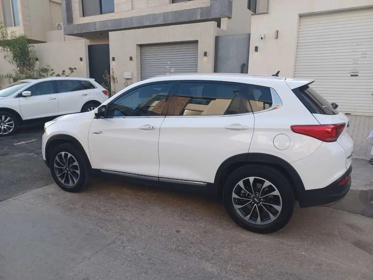 Car image 8