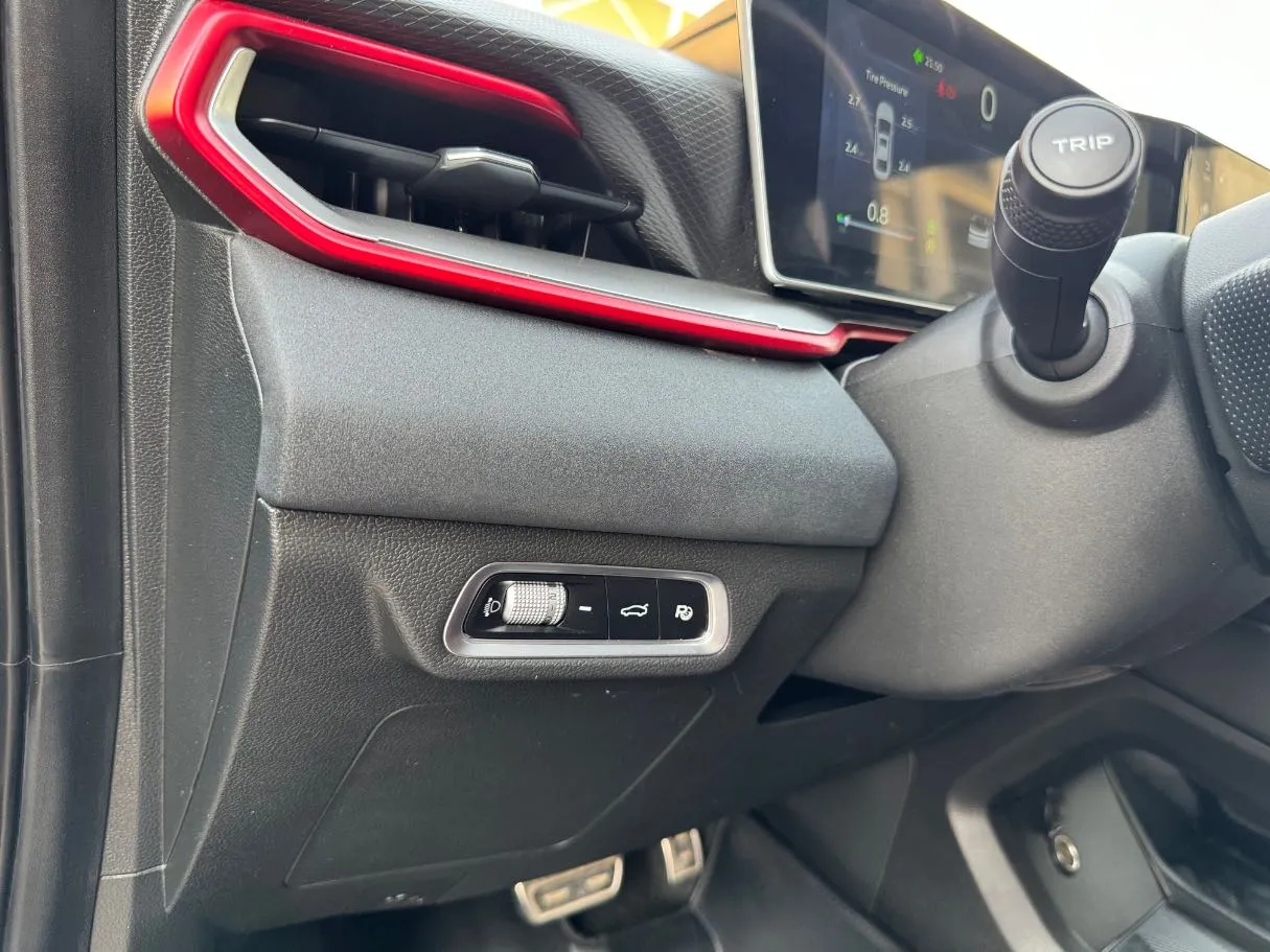 Car image 19