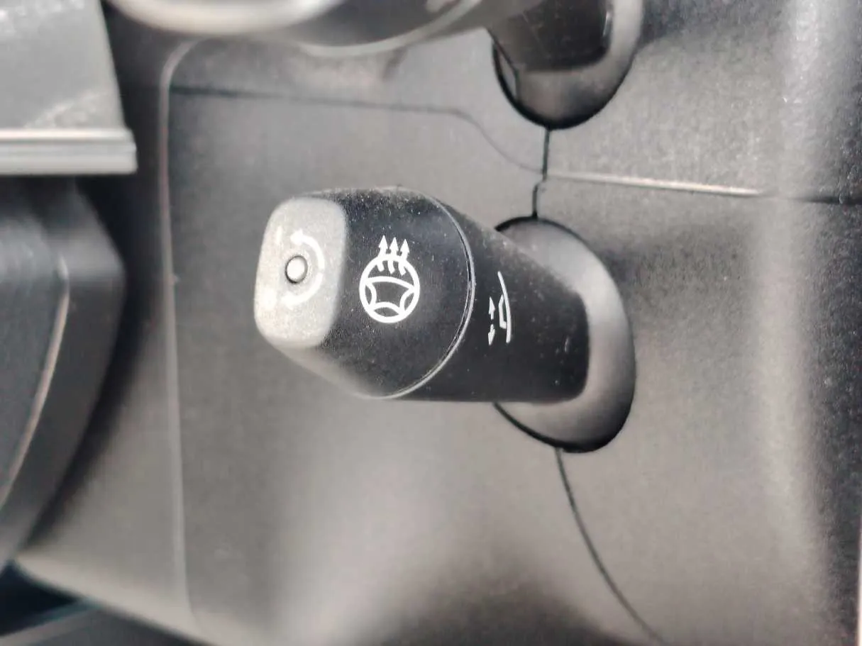 Car image 28