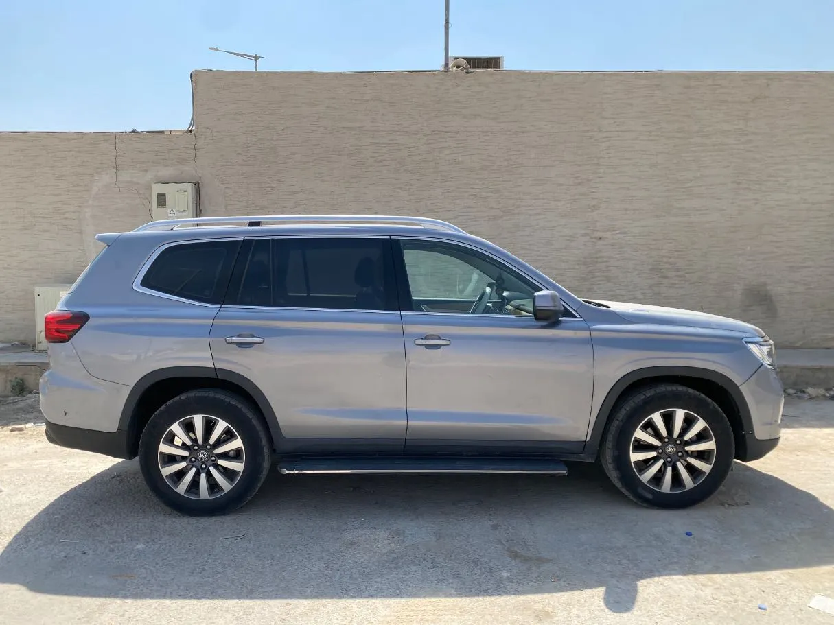 Car image 4