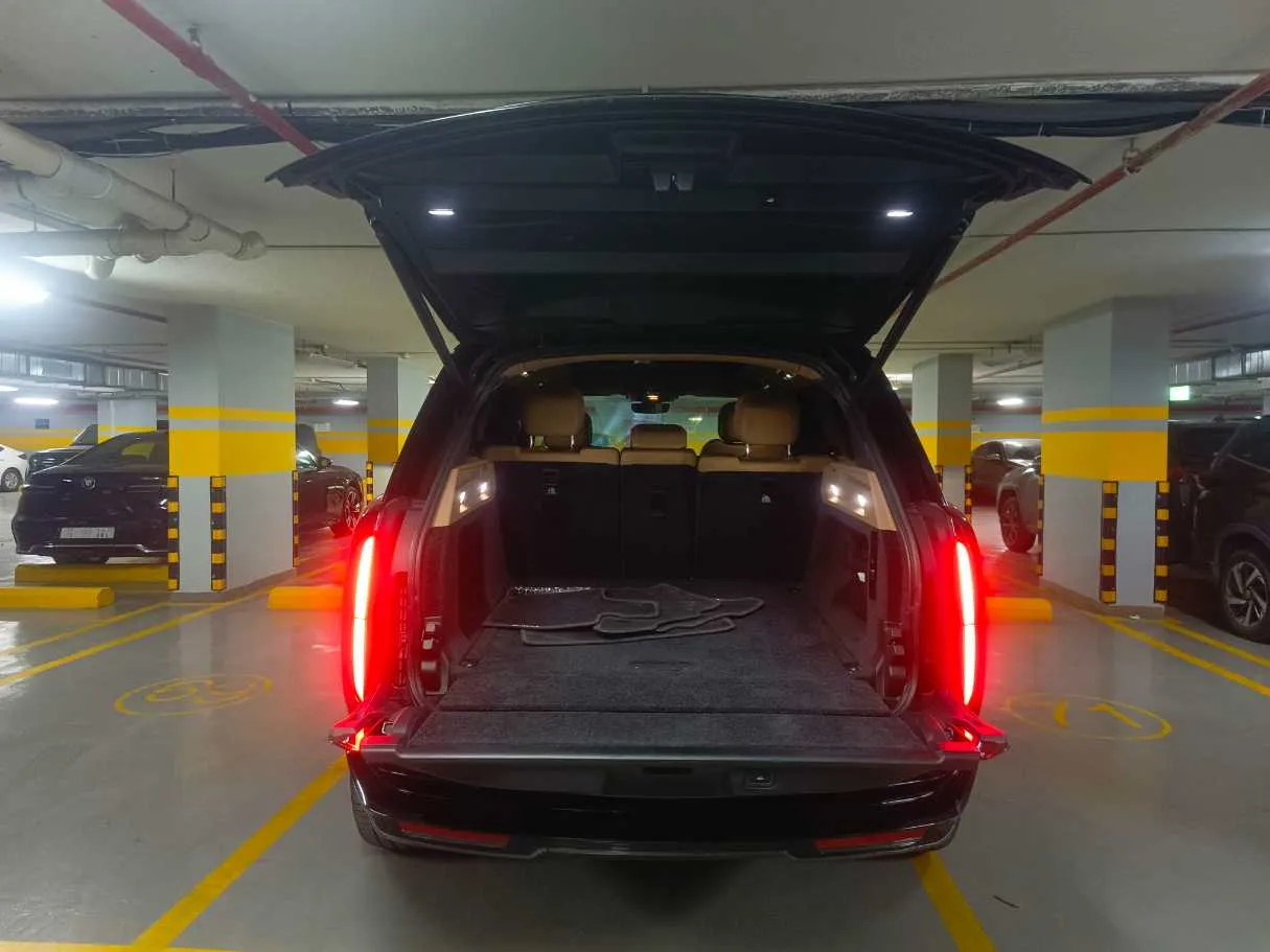 Car image 30