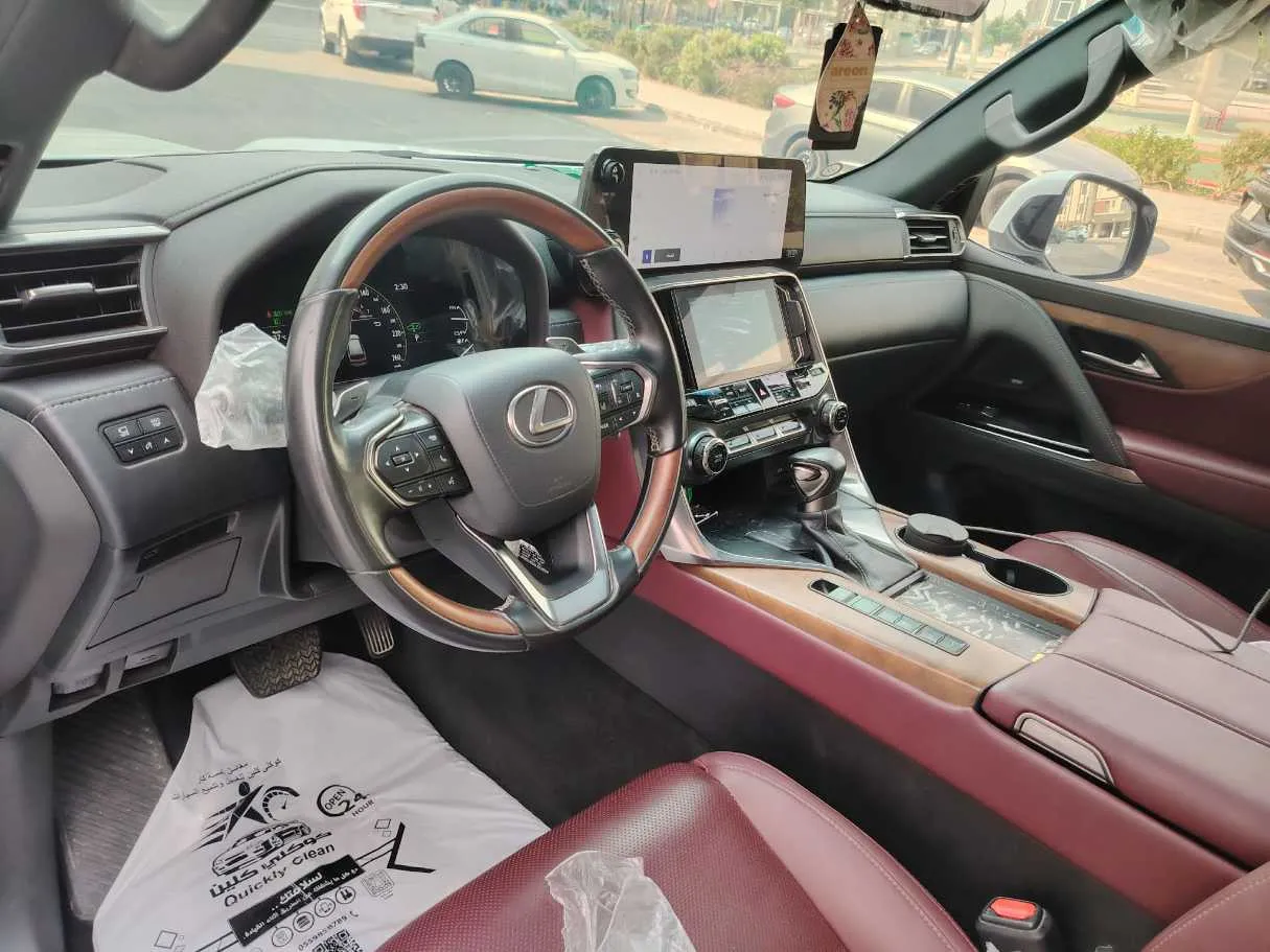 Car image 13