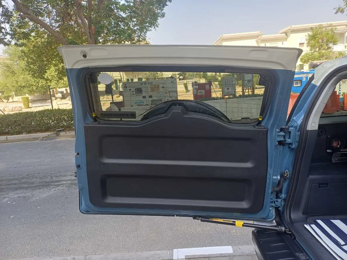 Car image 18