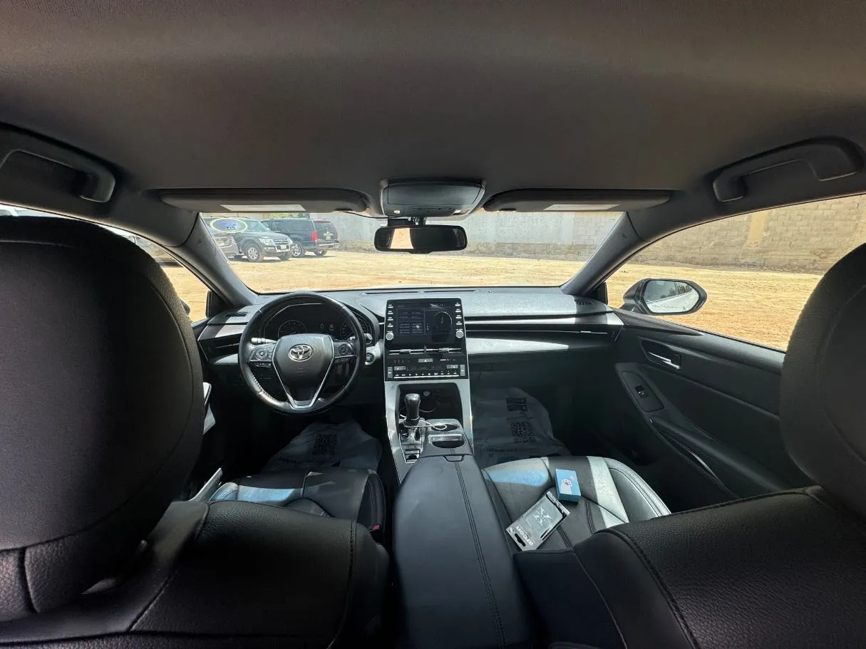 Car image 14