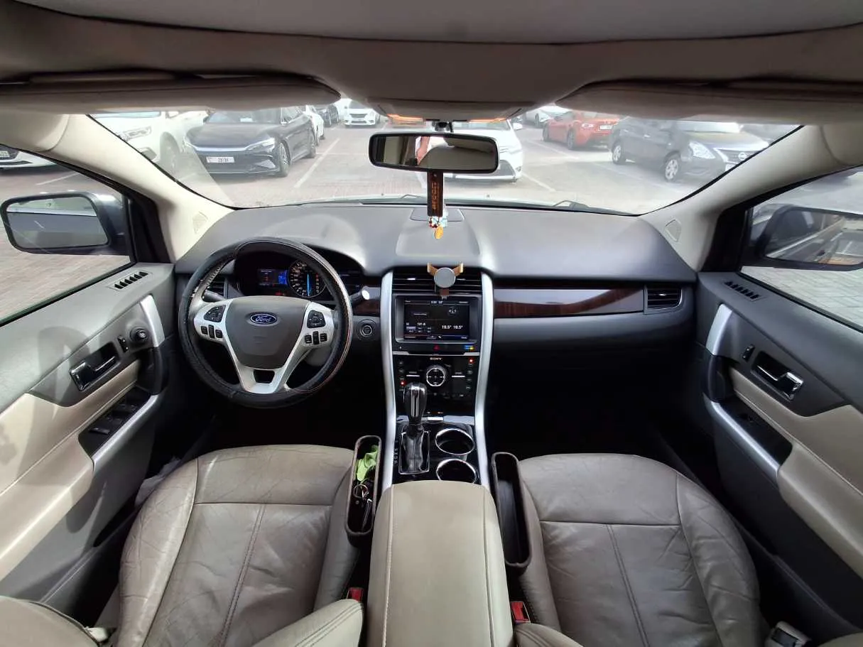 Car image 14