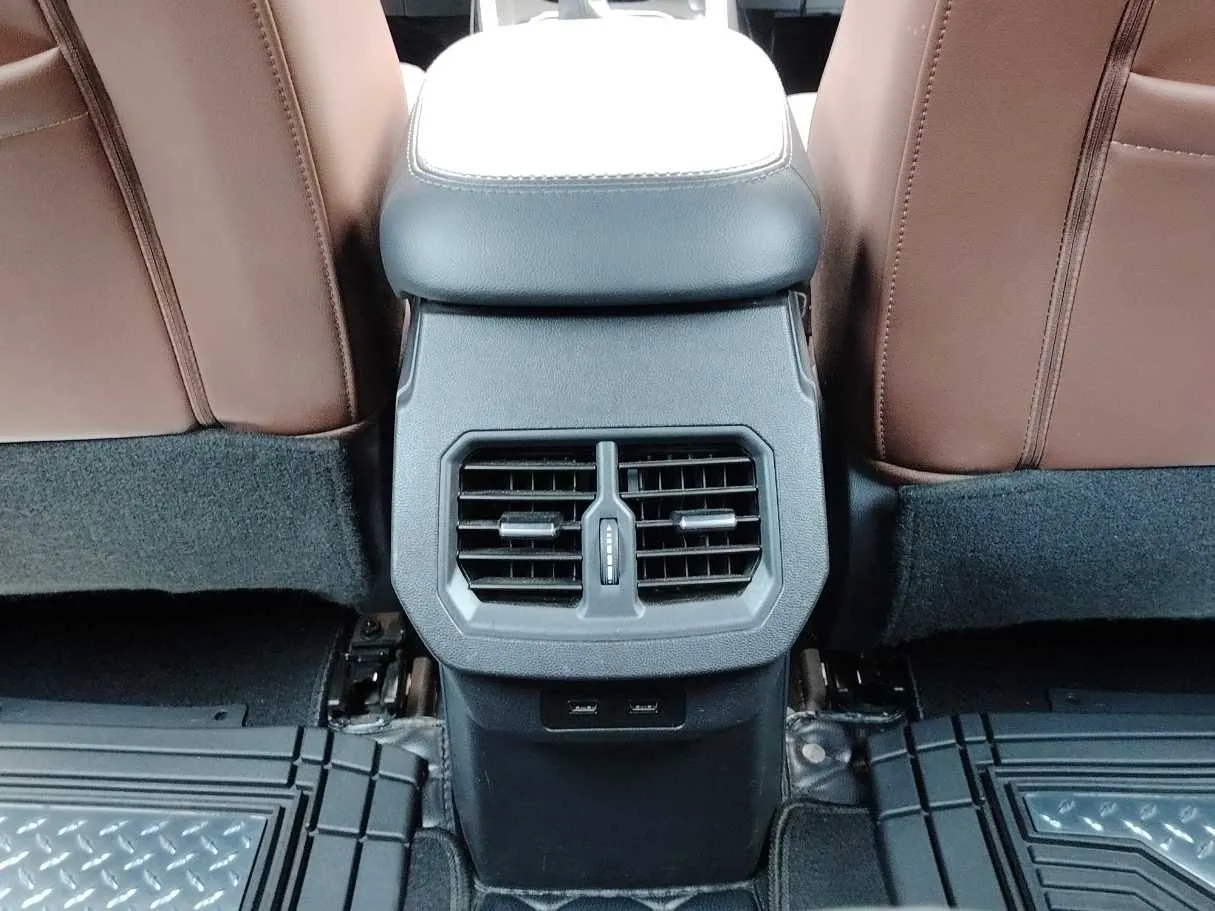 Car image 29