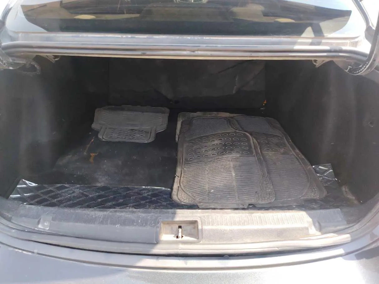 Car image 26