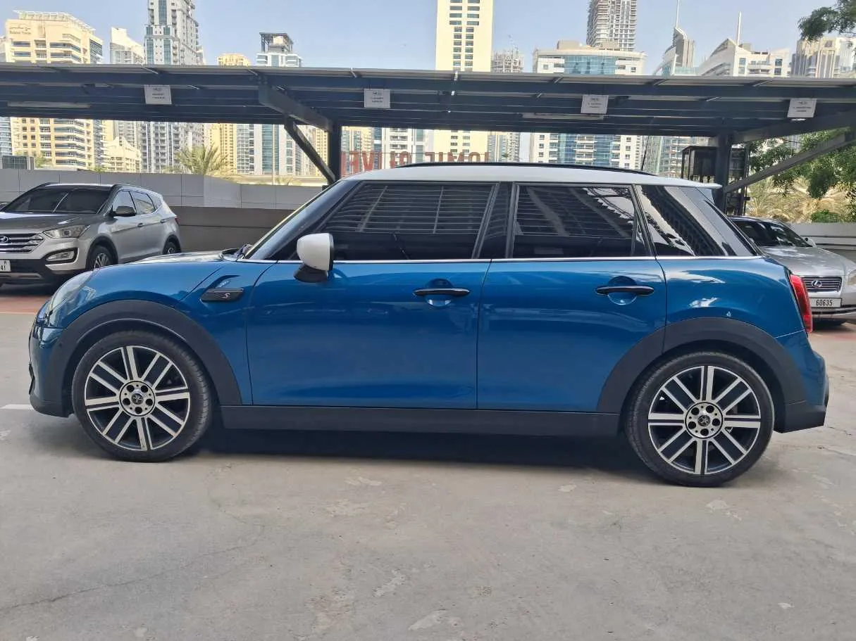 Car image 8