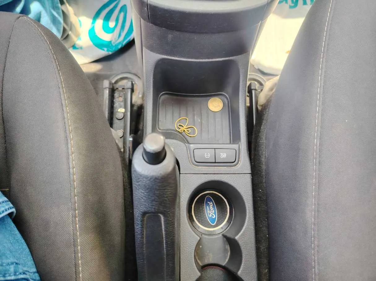 Car image 32
