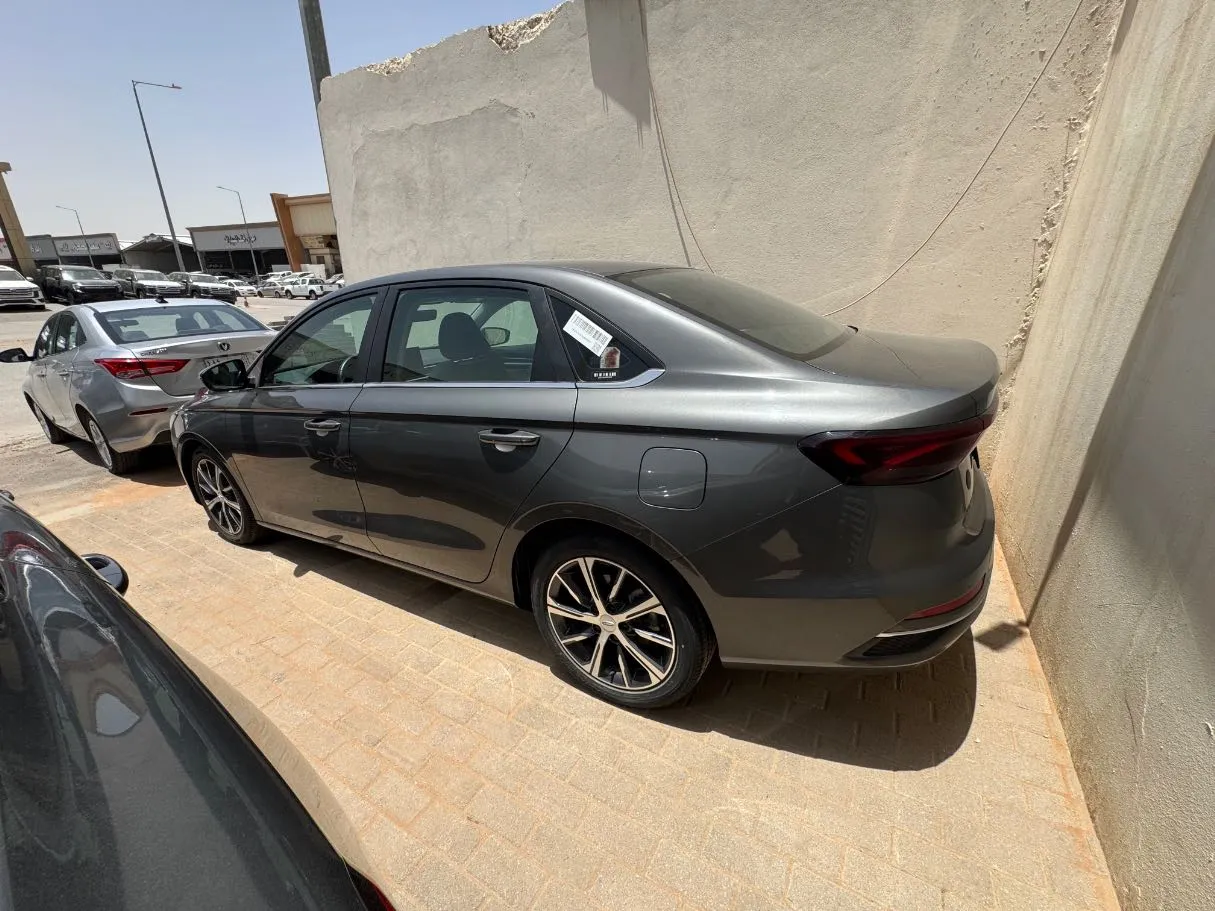 Car image 3