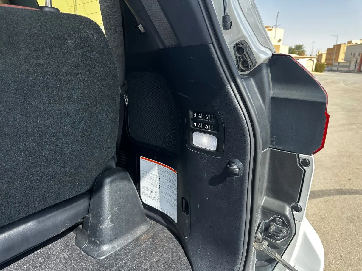 Car image 26