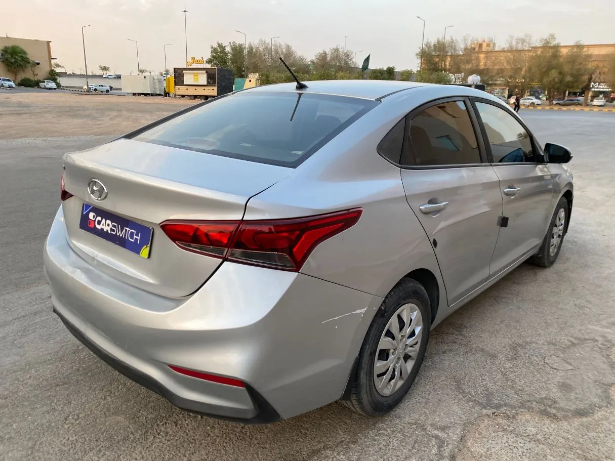 Car image 5