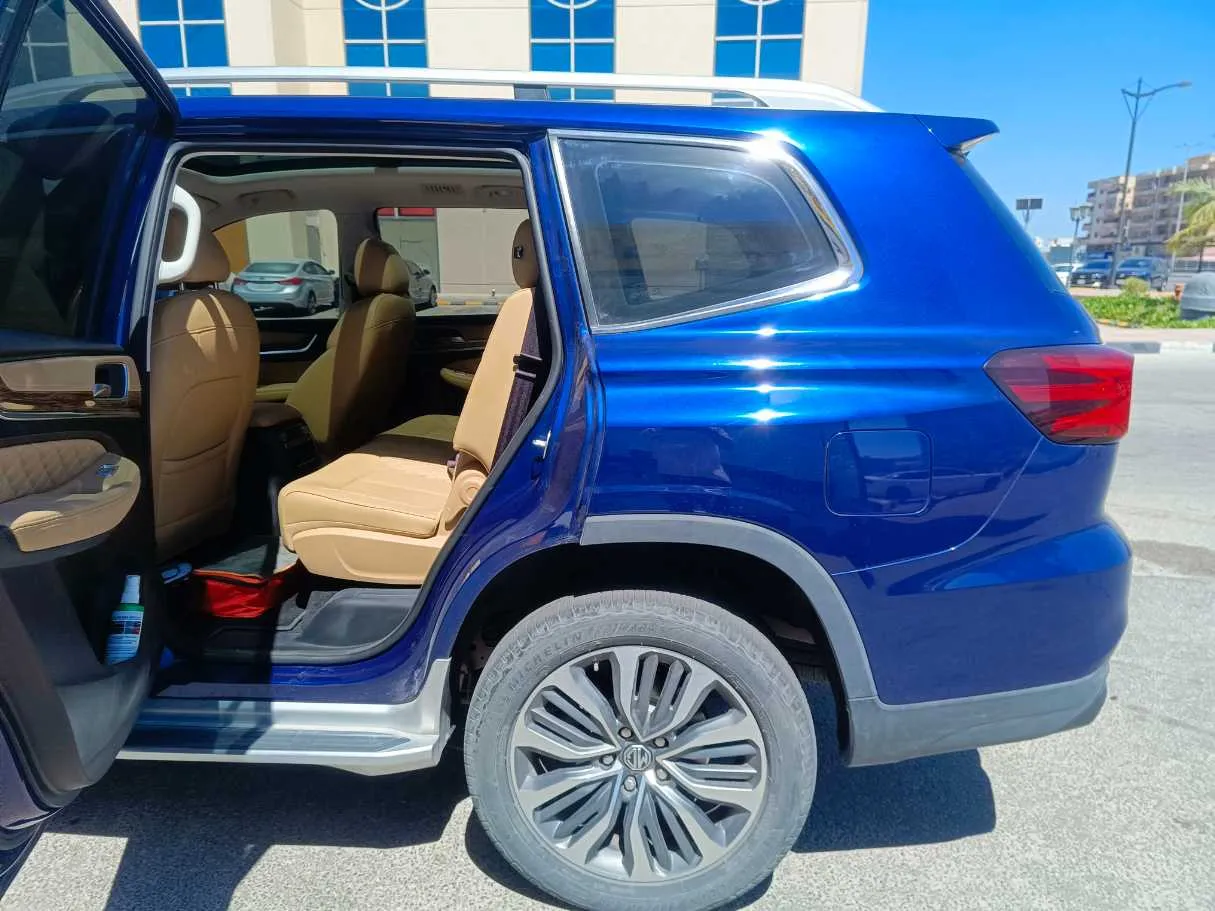 Car image 17