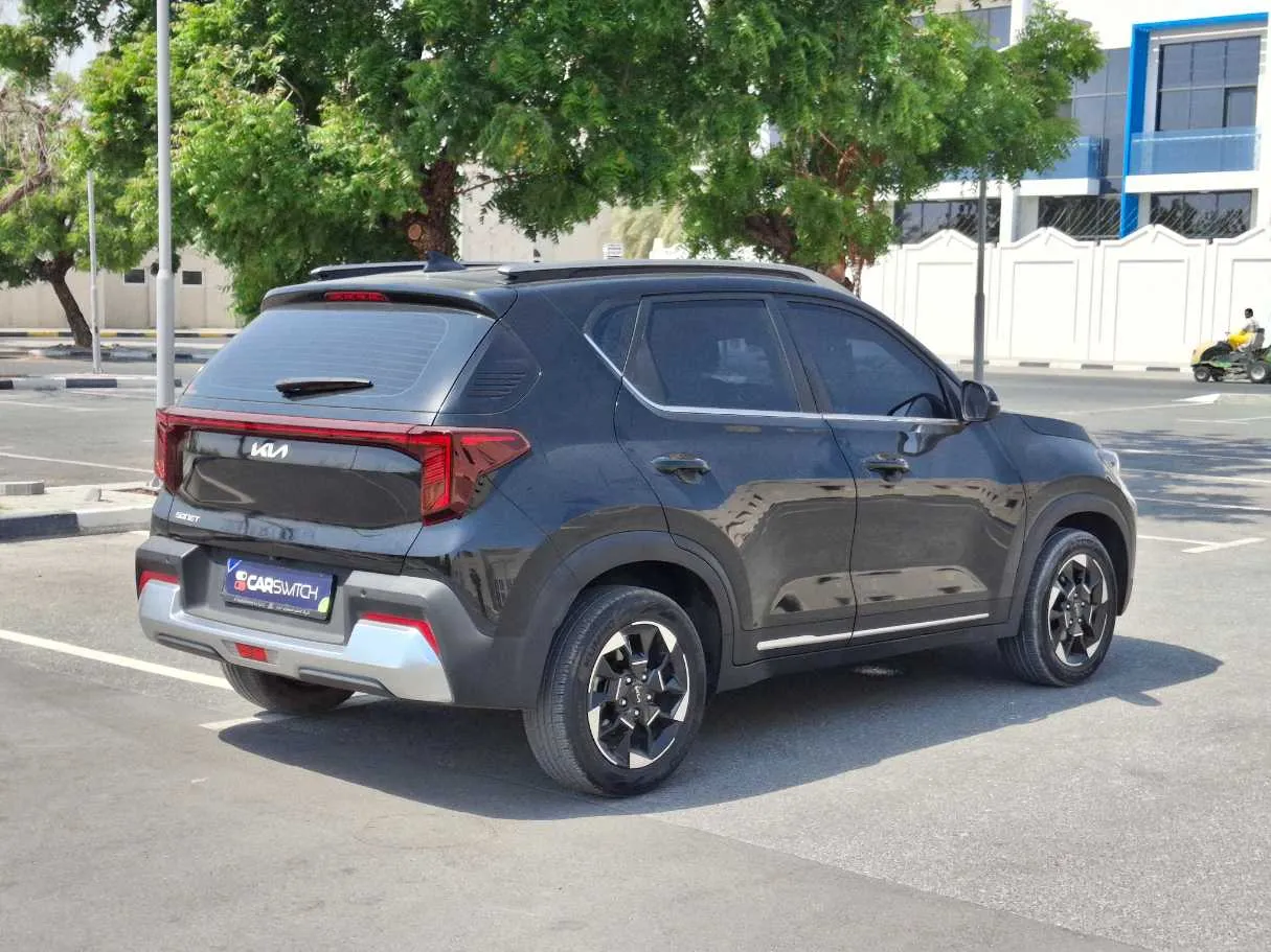 Car image 5