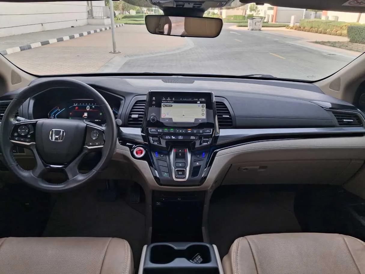 Car image 19