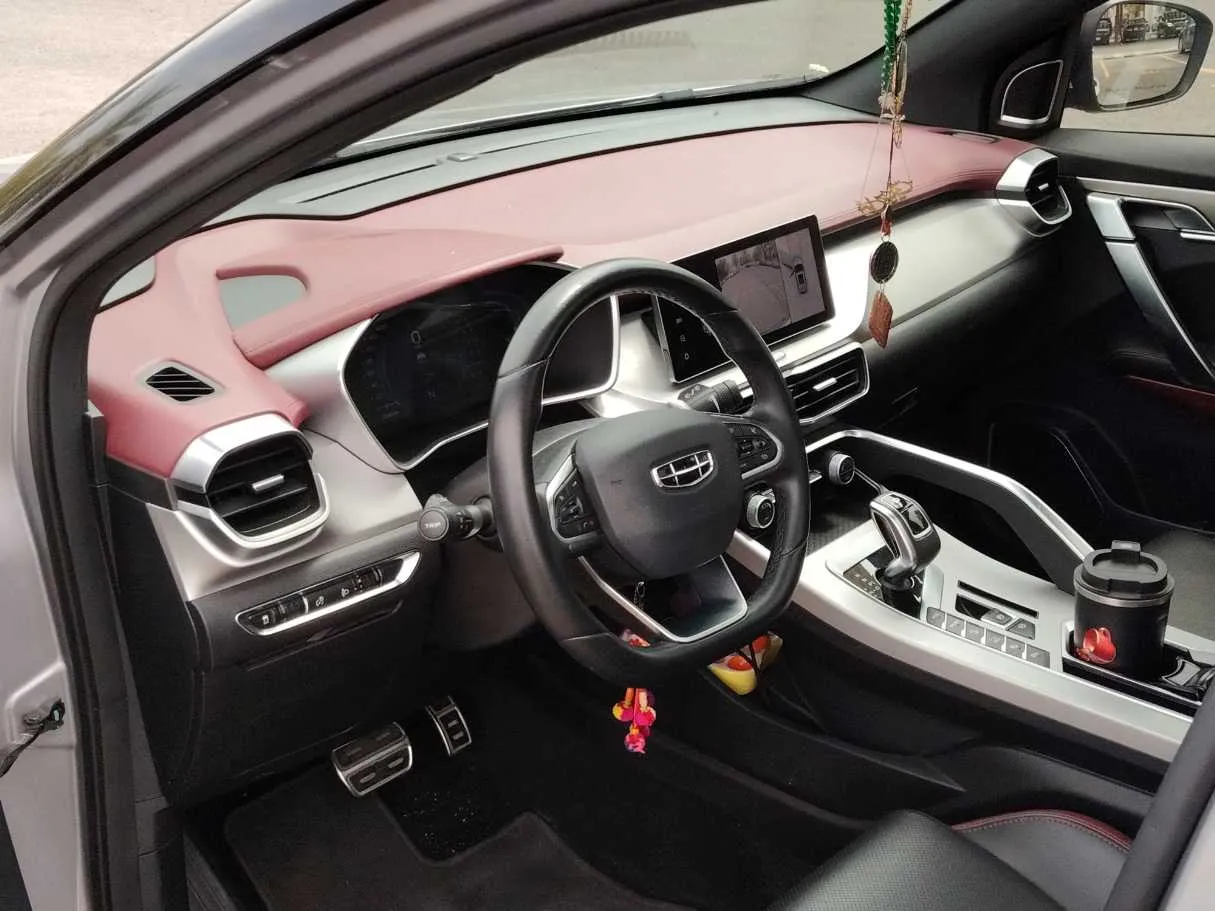 Car image 12