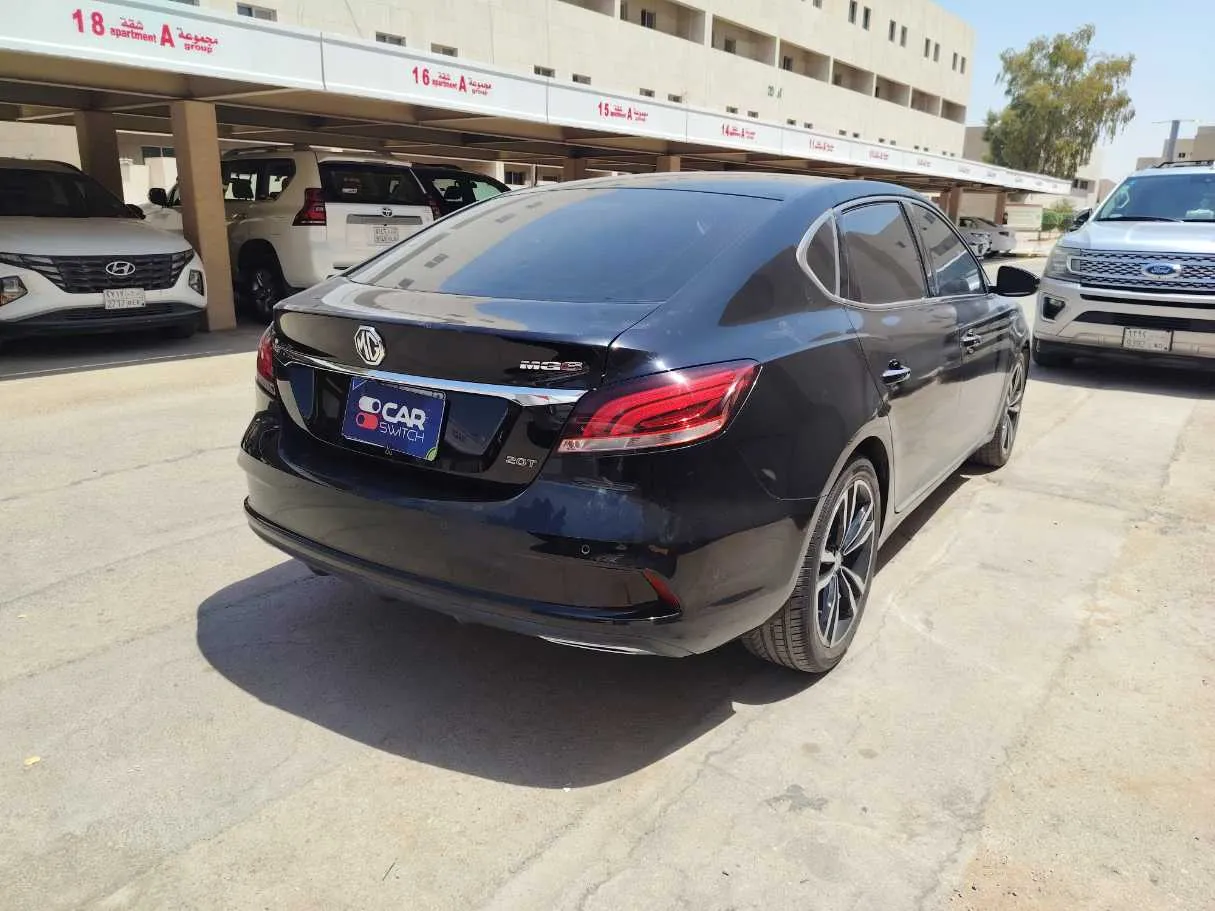 Car image 5
