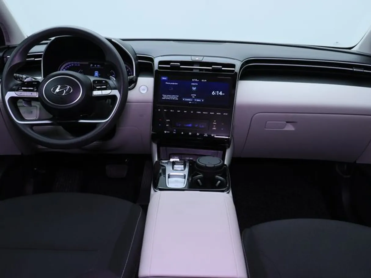 Car image 14