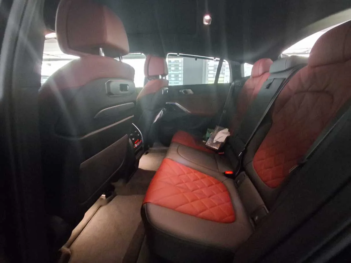 Car image 13