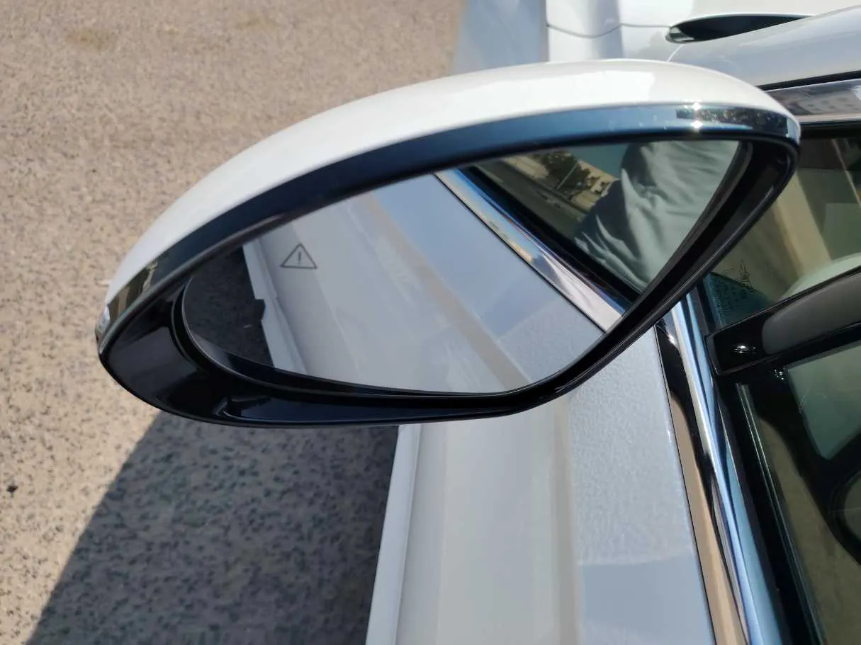 Car image 37