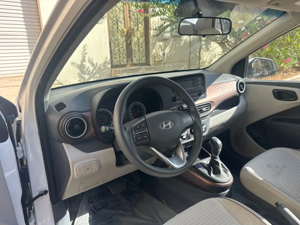 Car image 12