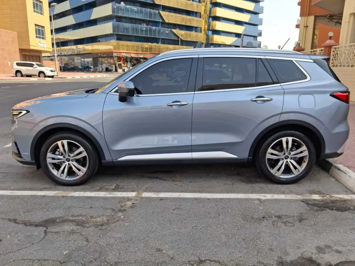 Car image 8