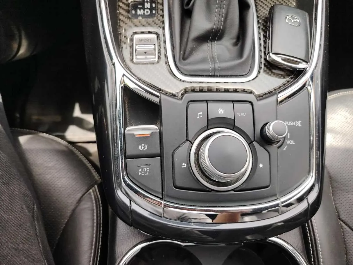 Car image 24