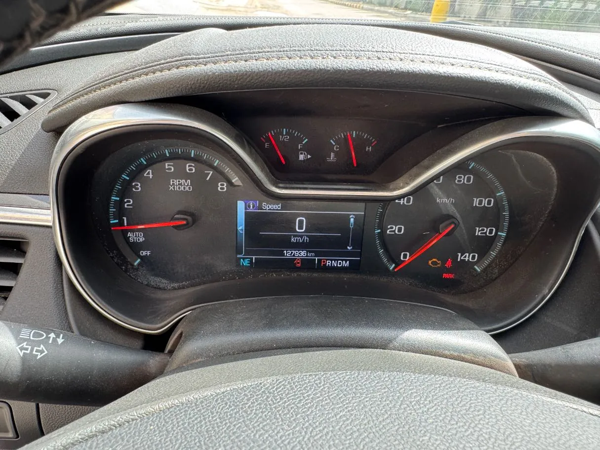 Car image 15