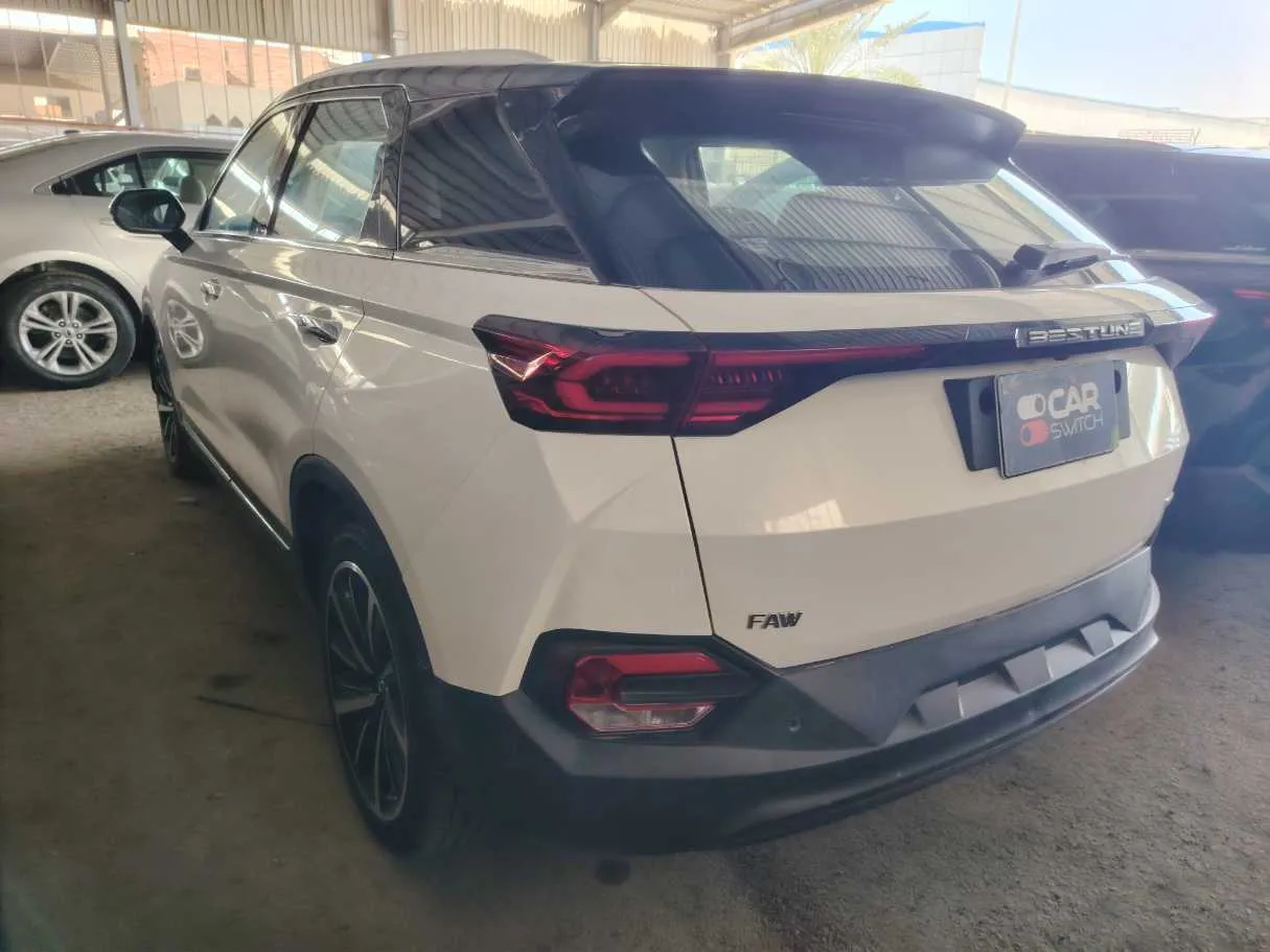 Car image 8
