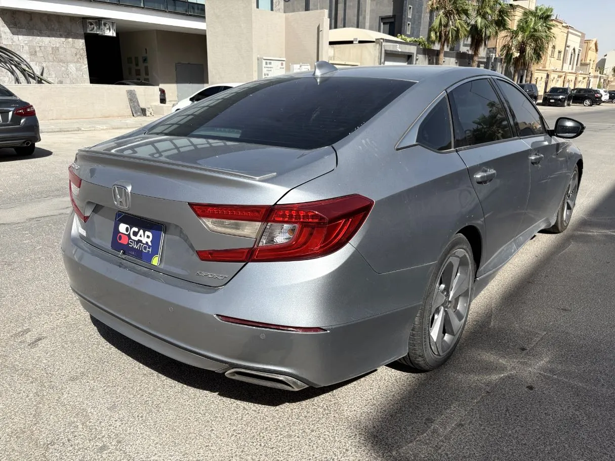 Car image 5