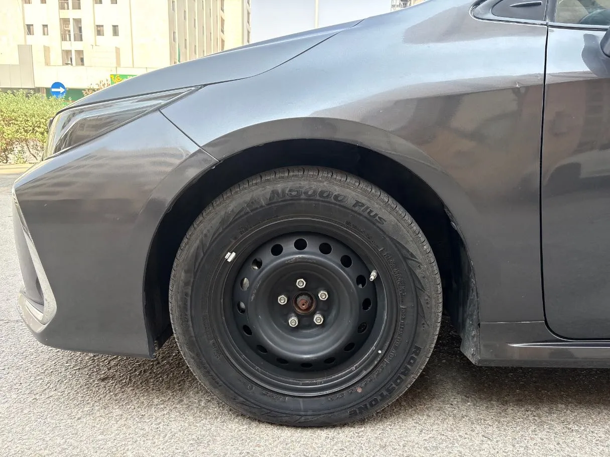 Car image 9