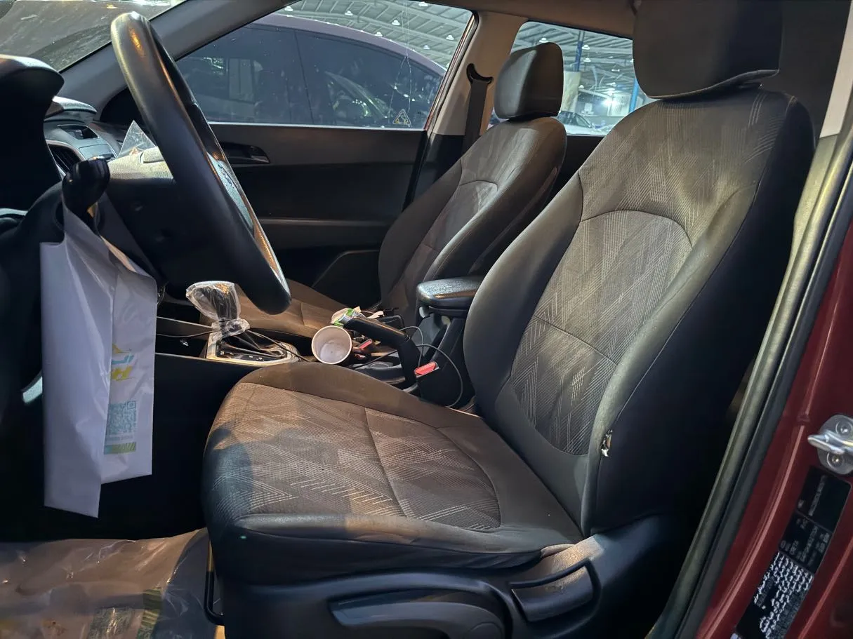 Car image 11